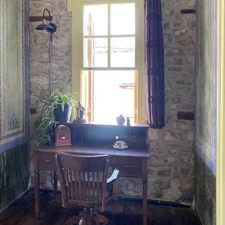 Stone Greek House - Center- Muestakil Ev *